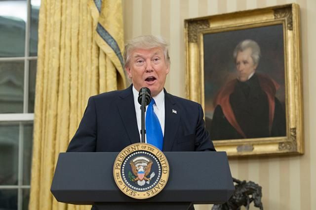 Действие скандального указа Трампа о мигрантах приостановили Действие скандального указа Трампа о мигрантах приостановили