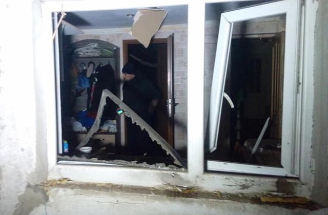 Боевики хорошо вгатили по поселку в Донецкой области: есть значительные разрушения Боевики хорошо вгатили по поселку в Донецкой области: есть значительные разрушения