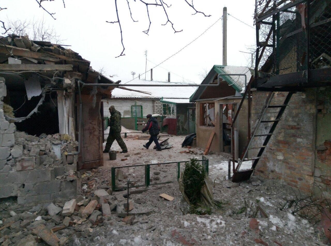 Боевики цинично обстреляли ремонтников в Авдеевке
