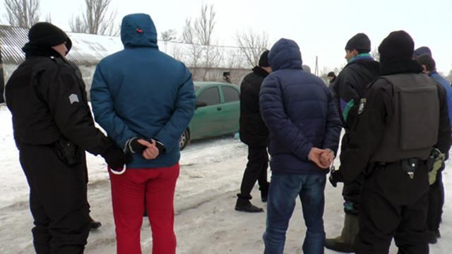 Для задержания опасных воров на Херсонщине задействовали более 50 полицейских Для задержания опасных воров на Херсонщине задействовали более 50 полицейских