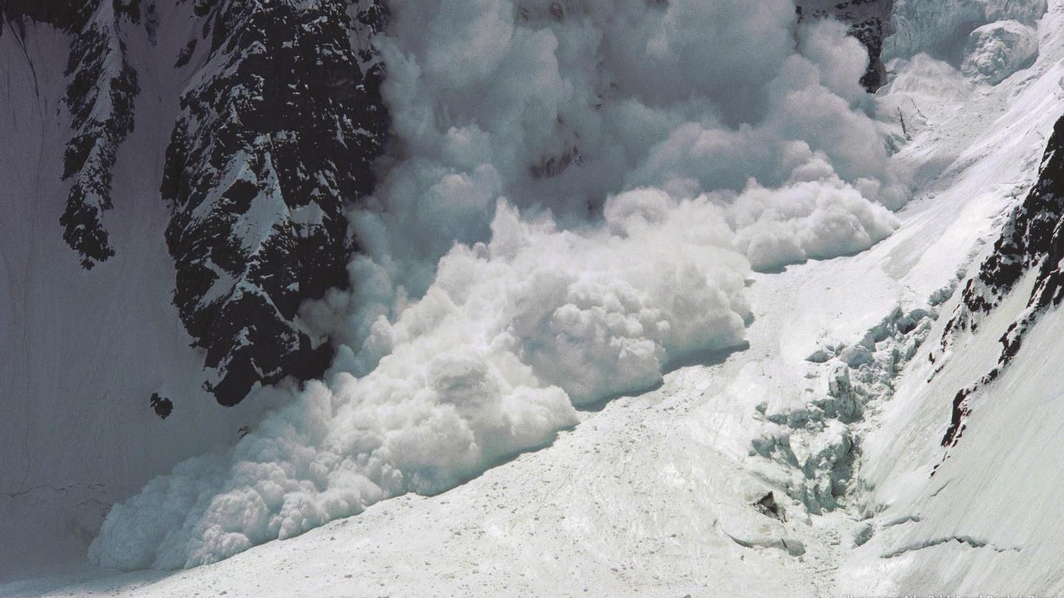 Рятувальники попереджають про сходження лавин на Закарпатті