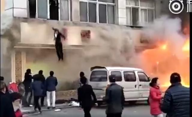 Люди згоріли заживо в салоні краси в Китаї Люди згоріли заживо в салоні краси в Китаї