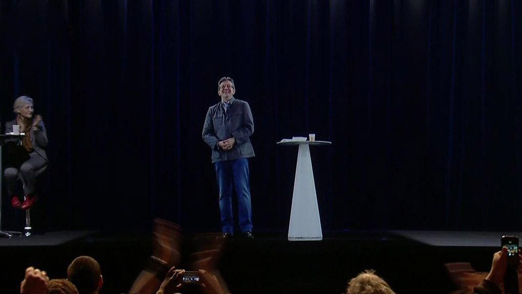 Кандидат в президенты Франции изобретательно использовал новейшие технологии: впечатляющее видео Кандидат в президенты Франции изобретательно использовал новейшие технологии: впечатляющее видео