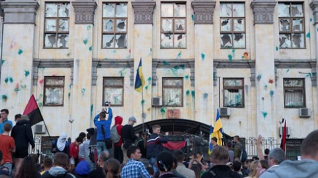 Росія звинуватила шістьох українців за напади на посольство РФ у Києві