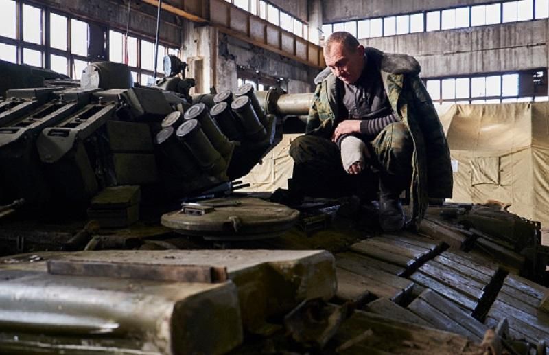 Бои возле Авдеевки: боевики оставляют убитых на поле боя Бои возле Авдеевки: боевики оставляют убитых на поле боя