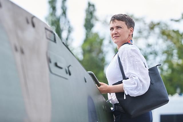 Савченко спробувала перелізти через паркан, щоб проникнути на завод зброї у Вінниці Савченко спробувала перелізти через паркан, щоб проникнути на завод зброї у Вінниці