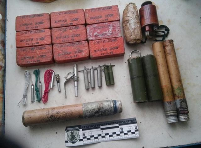 Массу взрывчатки похитил украинский военный в зоне АТО Массу взрывчатки похитил украинский военный в зоне АТО