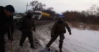 Появилось компрометирующее видео, на котором полиция бьет ветеранов АТО