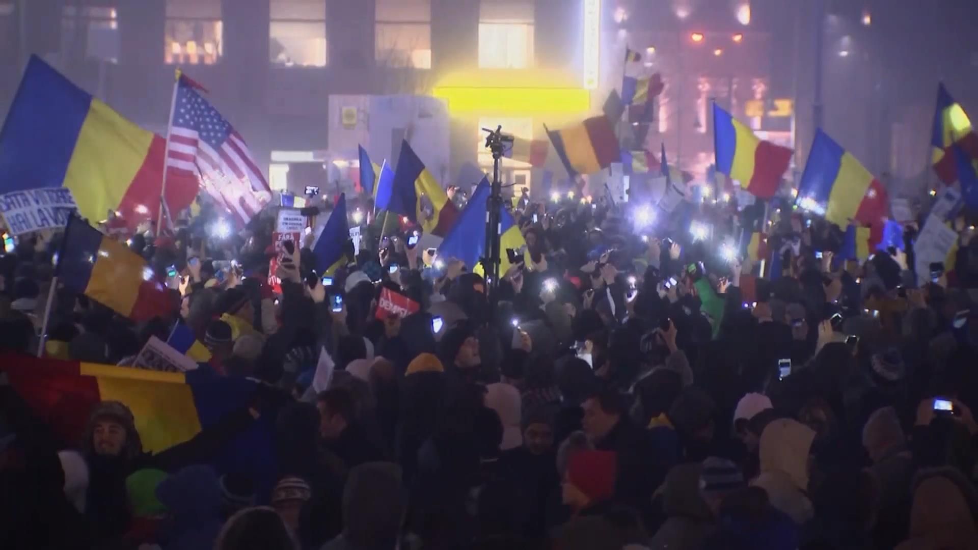 Румынские протестующие обвинили Москву в коррупции власти