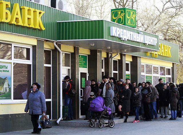 В Крыму арестовывают имущество людей, которые взяли кредит в украинских банках