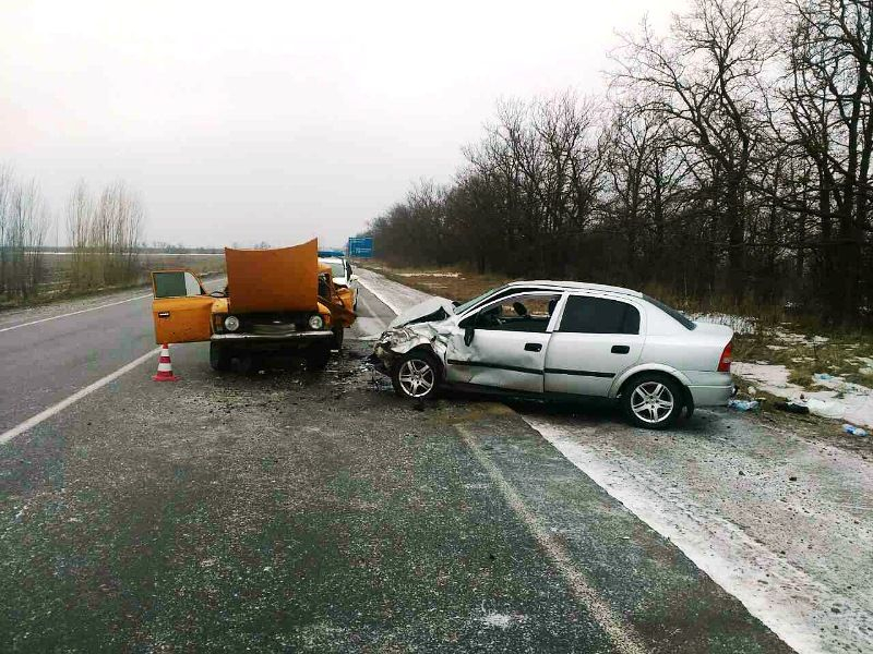 Смертельное столкновение авто на Николаевщине: появились фото