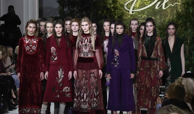 Главные темы украинской недели моды - СПИД и вышивка
Главные темы украинской недели моды - СПИД и вышивка