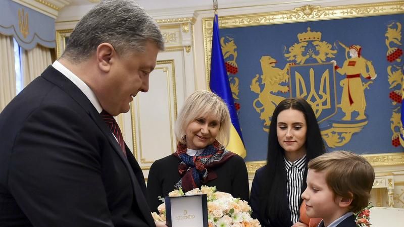 Порошенко благородно поздравил Сущенко с днем рождения: появилось видео Порошенко благородно поздравил Сущенко с днем рождения: появилось видео