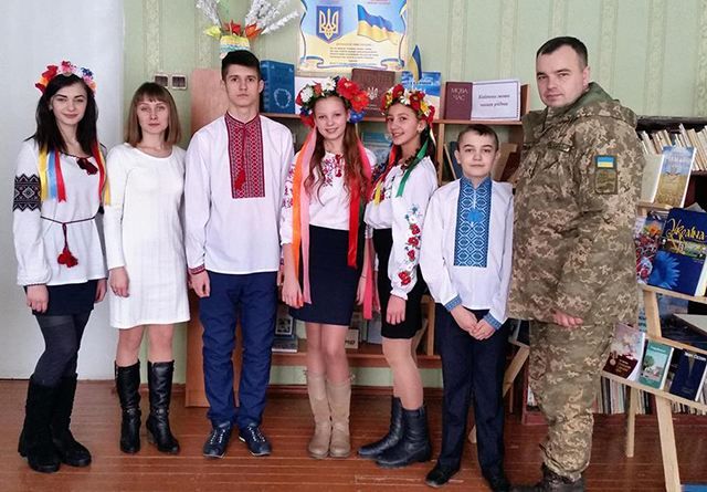 Бійці АТО з дітьми записали поетичне звернення до України