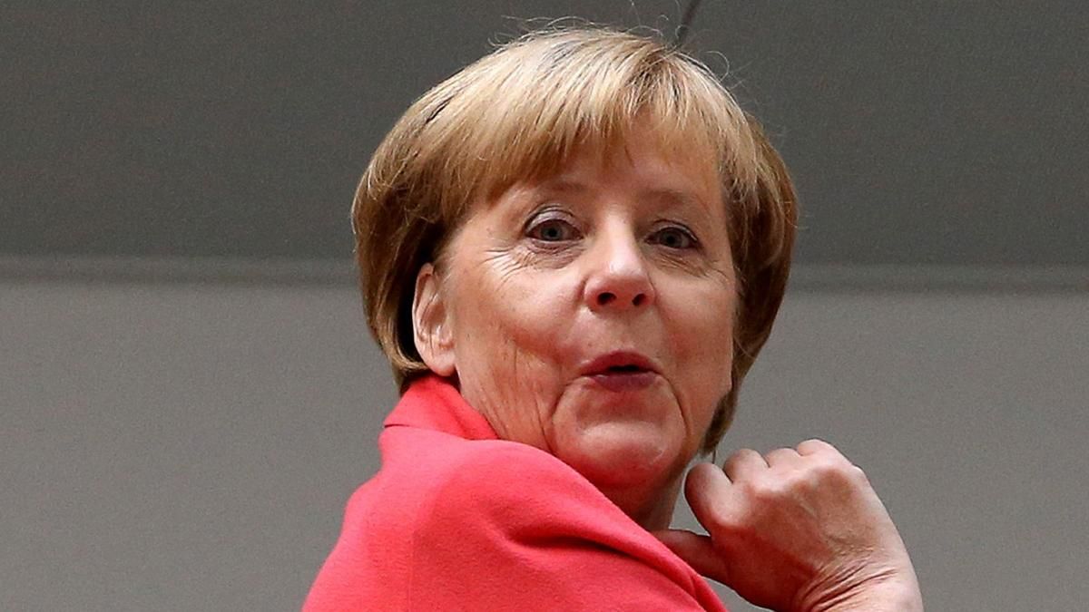 Charlie Hebdo разместил на обложке журнала карикатуру на Ангелу Меркель Charlie Hebdo разместил на обложке журнала карикатуру на Ангелу Меркель