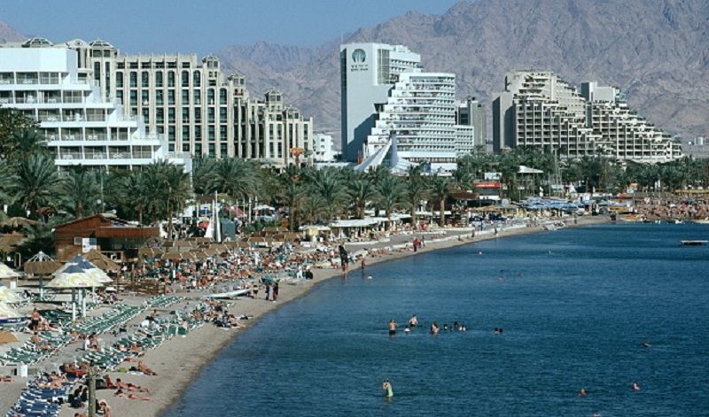 В Израиле из ракет обстреляли популярный курортный город В Израиле из ракет обстреляли популярный курортный город