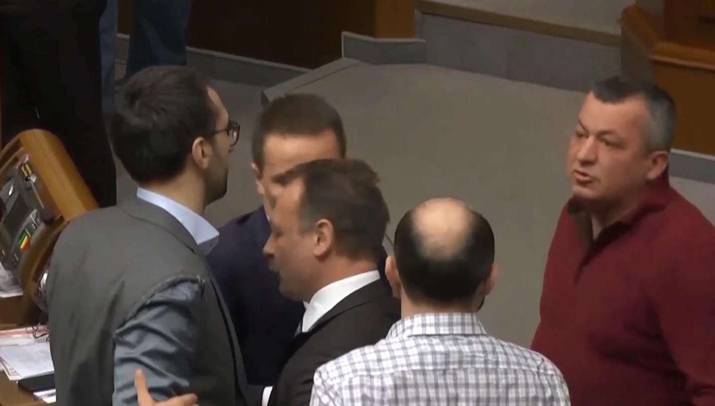 Лещенко объяснил, почему произошла драка в Раде Лещенко объяснил, почему произошла драка в Раде