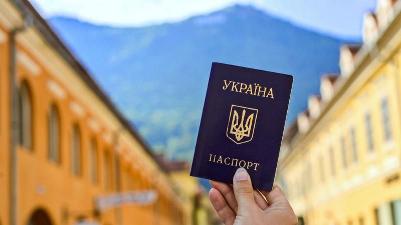 В ЄС пояснили, чому не хочуть називати точних дат безвізу для українців