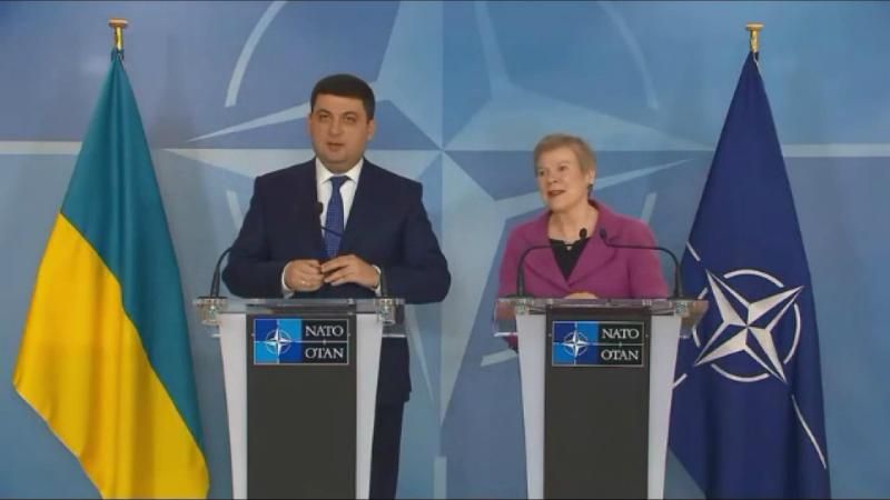 Гройсман розповів про результат зустрічі з представником НАТО
Гройсман розповів про результат зустрічі з представником НАТО