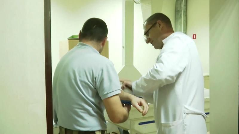 Важкопоранених бійців з численними травмами привезли до Вінниці
Важкопоранених бійців з численними травмами привезли до Вінниці