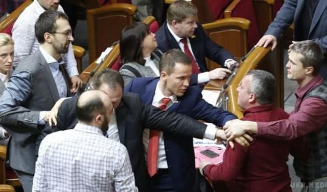 Головні новини 9 лютого: обіцянки про безвіз та бійка в Раді Головні новини 9 лютого: обіцянки про безвіз та бійка в Раді