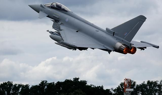 Великобритания подняла по тревоге свои истребители из-за бомбардировщиков из России