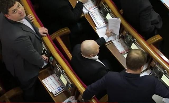 Депутаты массово кнопкодавили сегодня в Раде: назвали чемпионов Депутаты массово кнопкодавили сегодня в Раде: назвали чемпионов