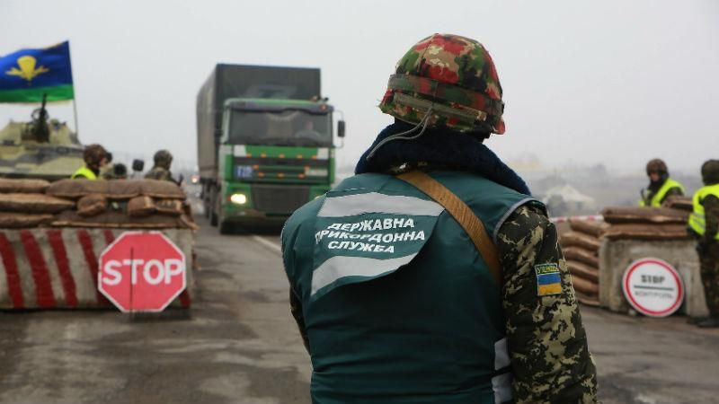 Авто з прикордонниками перевернулося на дорозі: є загиблі Авто з прикордонниками перевернулося на дорозі: є загиблі