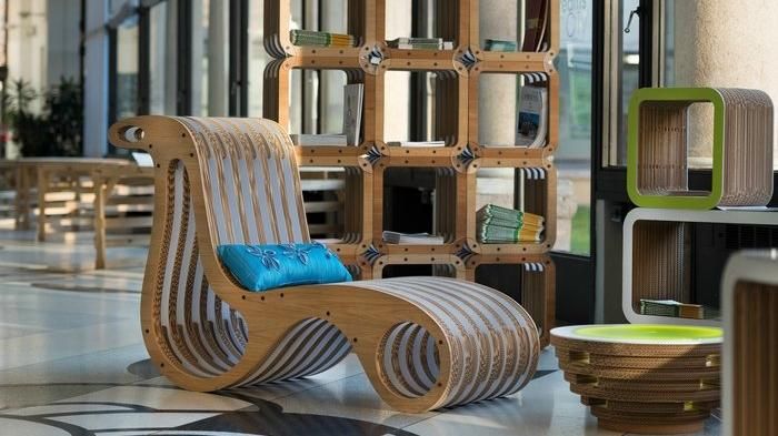 Як кияни роблять незвичні меблі з картону Як кияни роблять незвичні меблі з картону