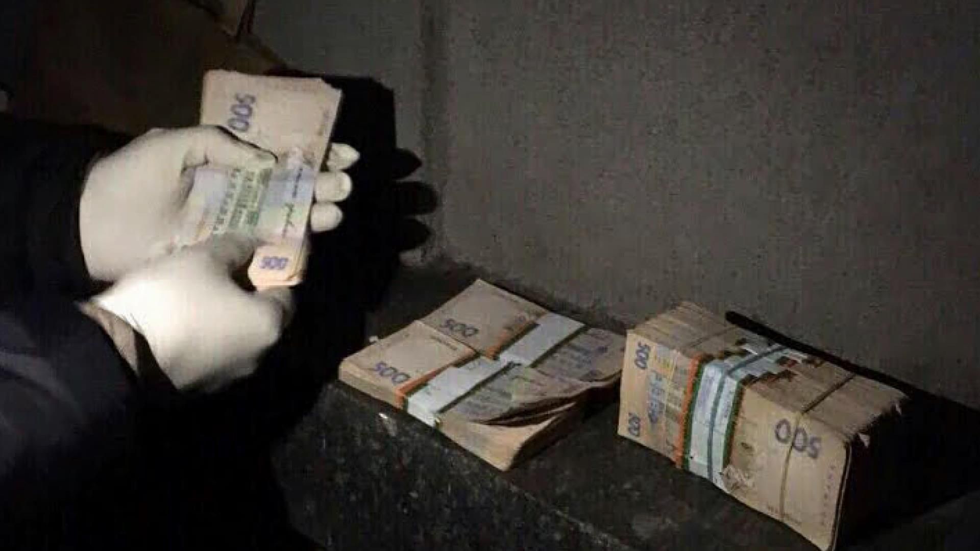 Чиновник у Дніпрі погорів на колосальному хабарі Чиновник у Дніпрі погорів на колосальному хабарі