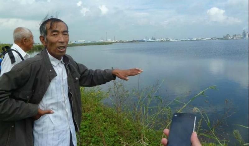 Китайський фермер 16 років боровся з корпорацією через забруднення води і переміг її
