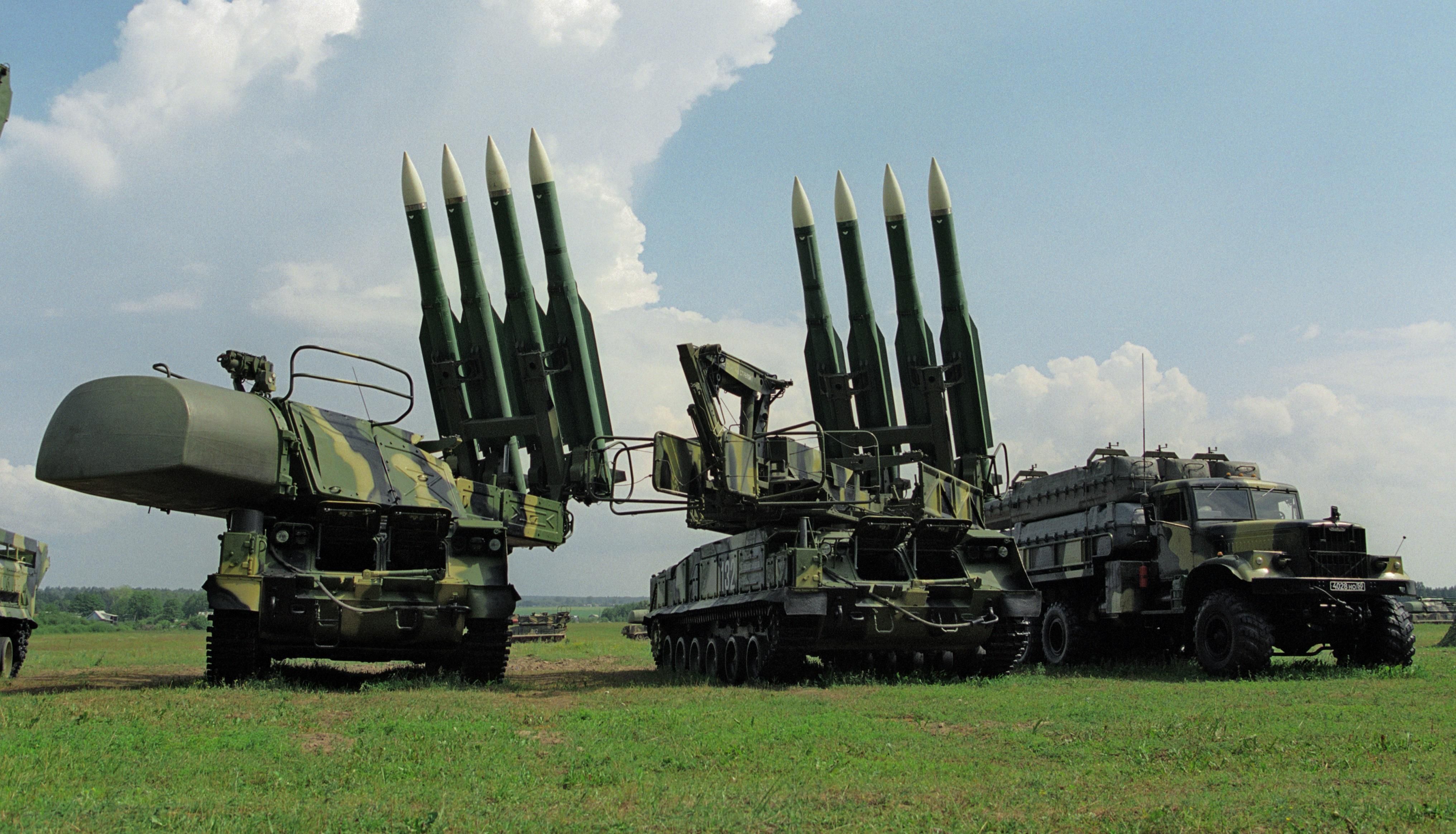 Украина постреляет из "Буков" возле админграницы с Крымом Украина постреляет из "Буков" возле админграницы с Крымом