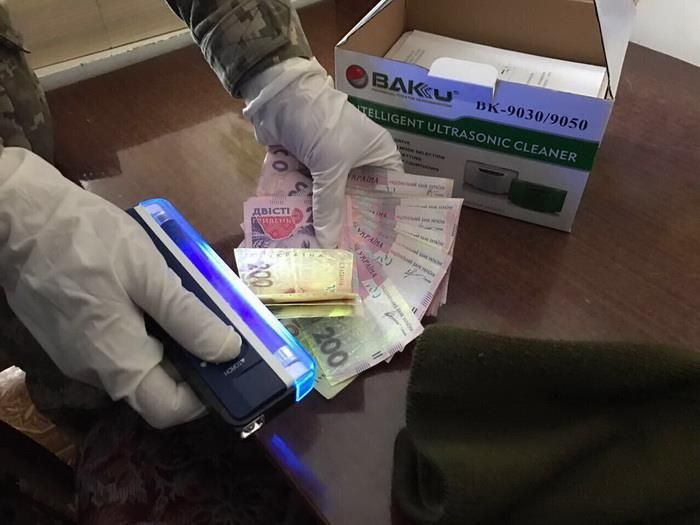 Викрили військового лікаря, який брав хабарі у зоні АТО Викрили військового лікаря, який брав хабарі у зоні АТО