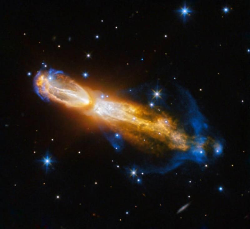 Телескоп "Хаббл" сфотографировал разорванную звезду

