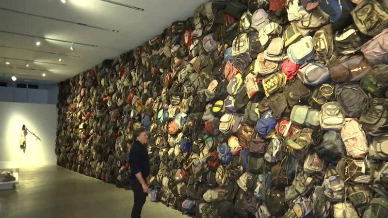 Перша стіна: художники потролили Трампа оригінальною інсталяцією Перша стіна: художники потролили Трампа оригінальною інсталяцією