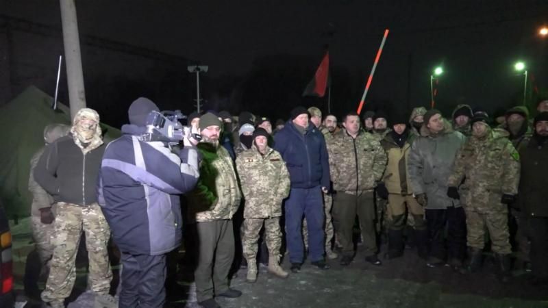 Активисты торговой блокады на Донбассе перекрыли новый участок железной дороги
