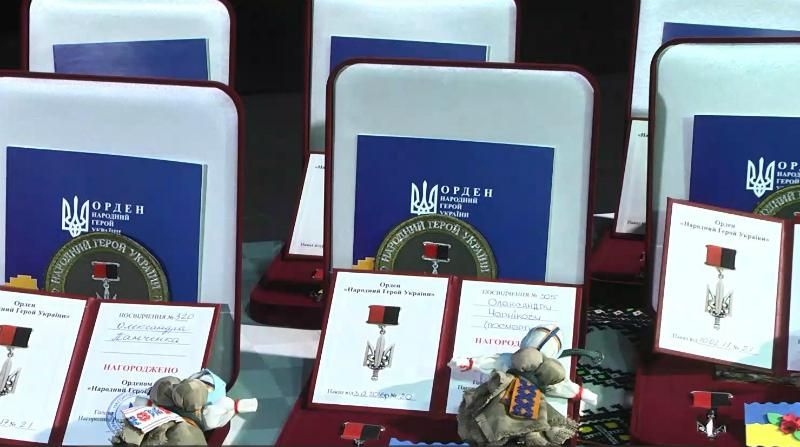 У Черкасах нагородили "Народних героїв України"
У Черкасах нагородили "Народних героїв України"