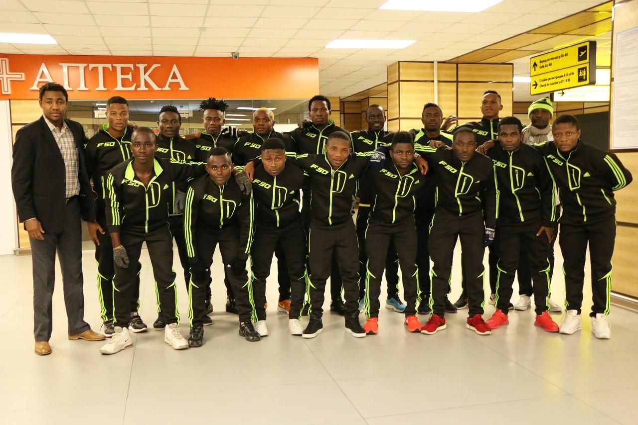 В Крым прилетели футболисты из Камеруна В Крым прилетели футболисты из Камеруна