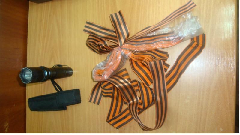 Молдованина на кордоні з Україною впіймали з арсеналом "колорадських" стрічок Молдованина на кордоні з Україною впіймали з арсеналом "колорадських" стрічок