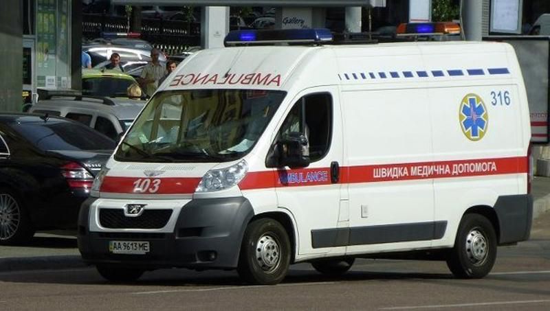 Хлопчик, якого мати викинула з 7 поверху в Києві, помер (18+) Хлопчик, якого мати викинула з 7 поверху в Києві, помер (18+)