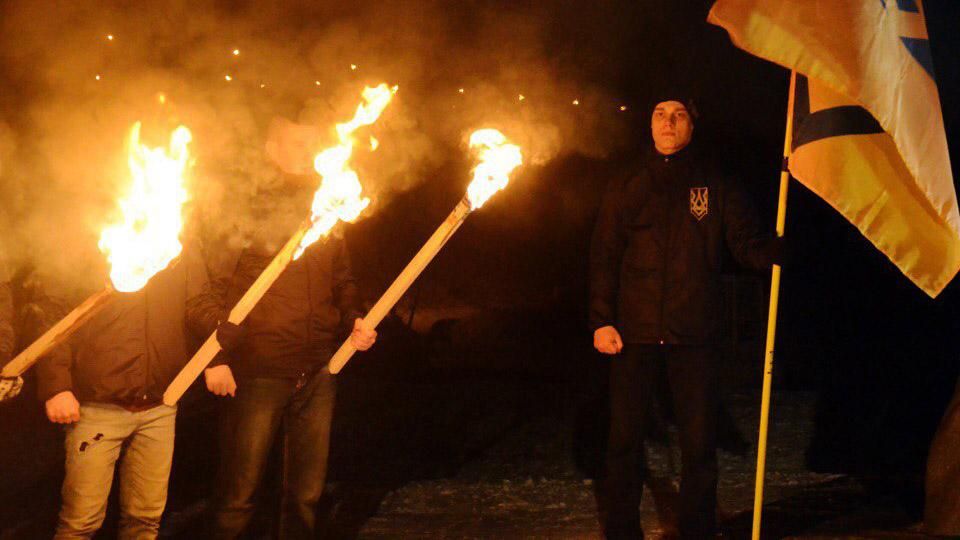 Без жертв війни не буває: як полк "Азов" вшанував пам'ять полеглих побратимів Без жертв війни не буває: як полк "Азов" вшанував пам'ять полеглих побратимів