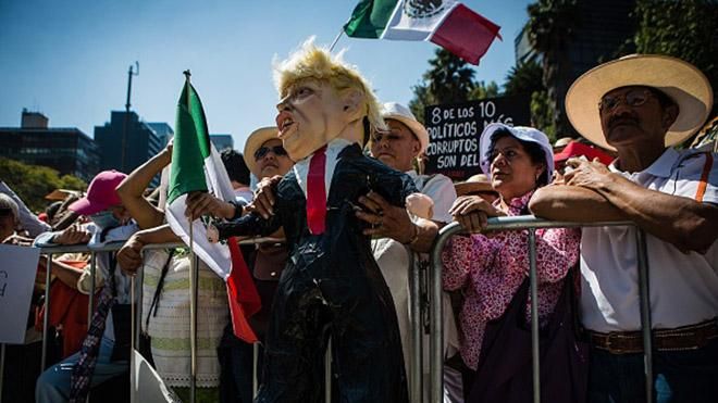 В Мексиці пройшли багатотисячні мітинги проти Трампа