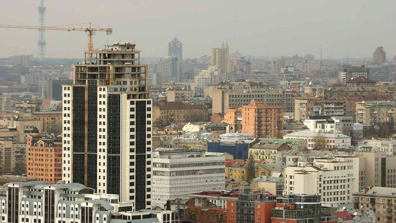 Багатоповерхівку затопило у Києві: мешканці б'ють на сполох Багатоповерхівку затопило у Києві: мешканці б'ють на сполох