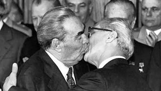 Я за любовь бью с ноги: как выглядели бы политические валентинки Я за любовь бью с ноги: как выглядели бы политические валентинки