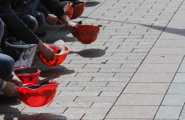 "Спасать" Донбасс с 14-миллиардной дырой в бюджете – это идиотизм, – Снегирев "Спасать" Донбасс с 14-миллиардной дырой в бюджете – это идиотизм, – Снегирев