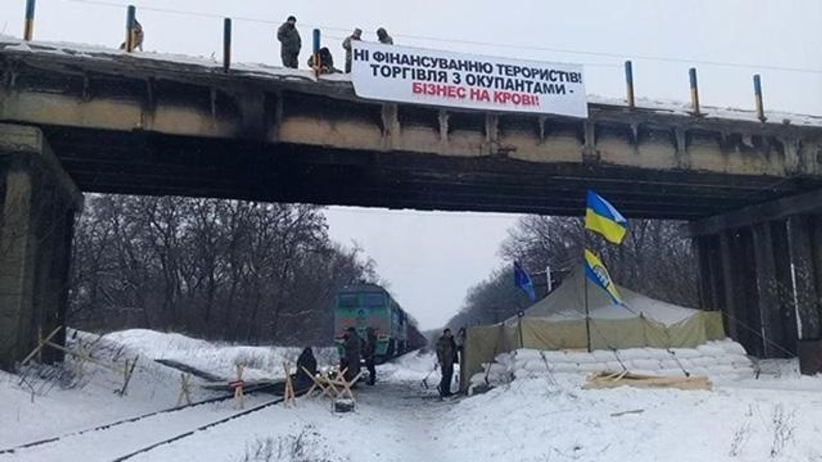 Мы перекроем все дороги, – координатор блокады Донбасса рассказал о дальнейших планах Мы перекроем все дороги, – координатор блокады Донбасса рассказал о дальнейших планах