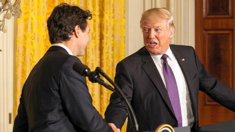 Для дивного рукостискання Трампа знайшовся гідний суперник: кумедне відео Для дивного рукостискання Трампа знайшовся гідний суперник: кумедне відео