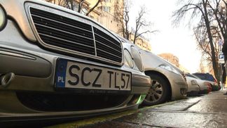 Мітингарі спалили під Верховною Радою автомобіль