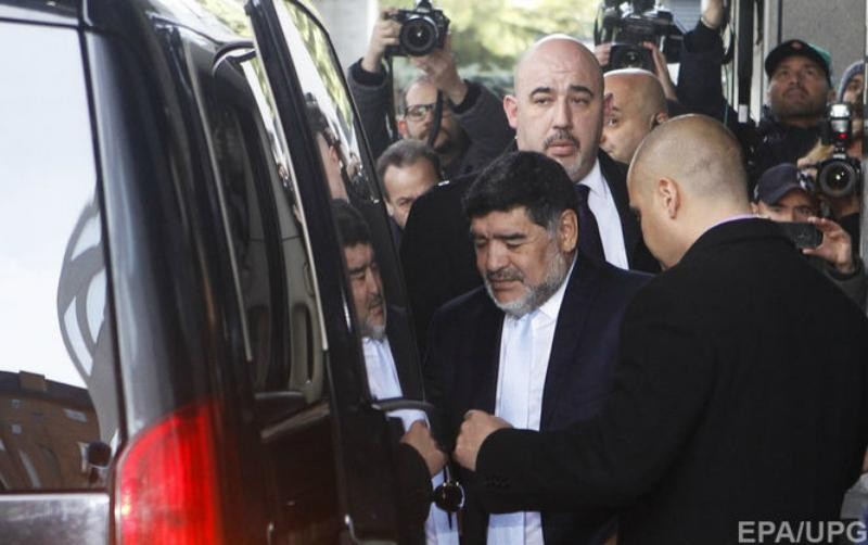 Марадона попал в новый скандал: полиция допросила бывшего футболиста