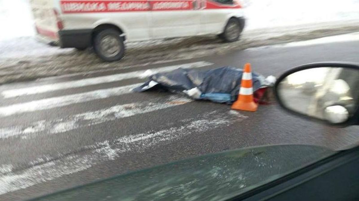 Крупная авария в Киеве: от сильного удара пассажирка вылетела из машины Крупная авария в Киеве: от сильного удара пассажирка вылетела из машины